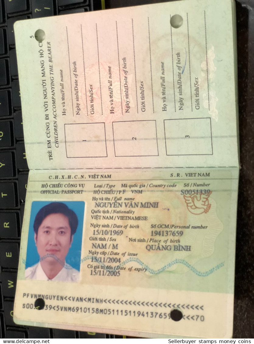 VIET NAMESE-OLD-ID PASSPORT VIET NAM-PASSPORT Is Still Good-name-nguyen Van Minh-2004-1pcs Book - Verzamelingen