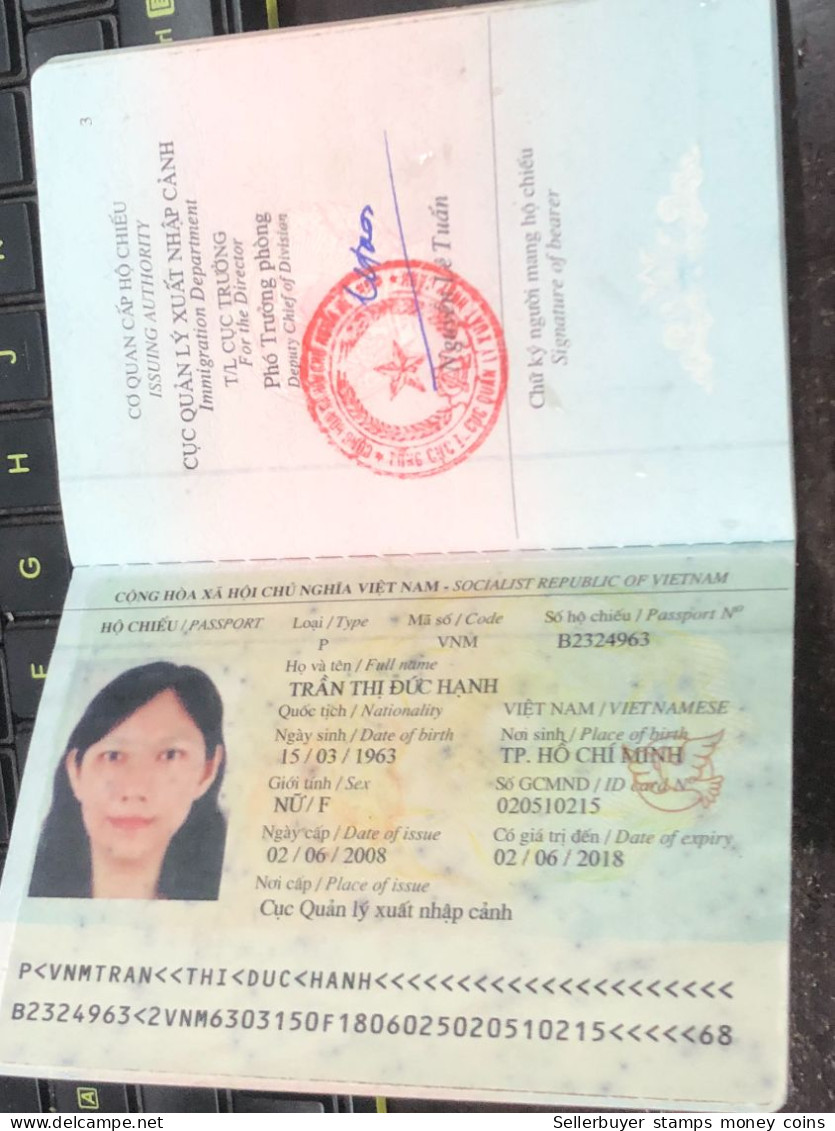 VIET NAMESE-OLD-ID PASSPORT VIET NAM-PASSPORT Is Still Good-name-tran Thi Duc Hanh-2008-1pcs Book - Verzamelingen