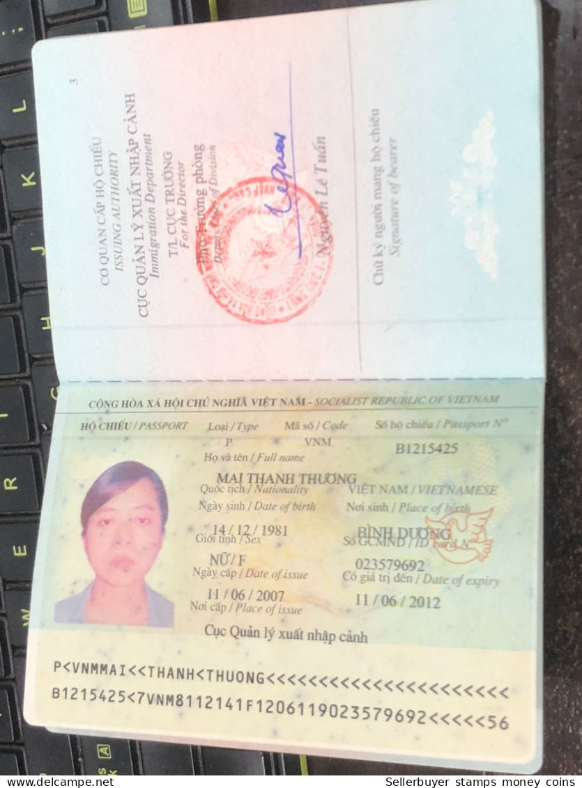 VIET NAMESE-OLD-ID PASSPORT VIET NAM-PASSPORT Is Still Good-name-mai Thanh Thuong-2007-1pcs Book - Verzamelingen