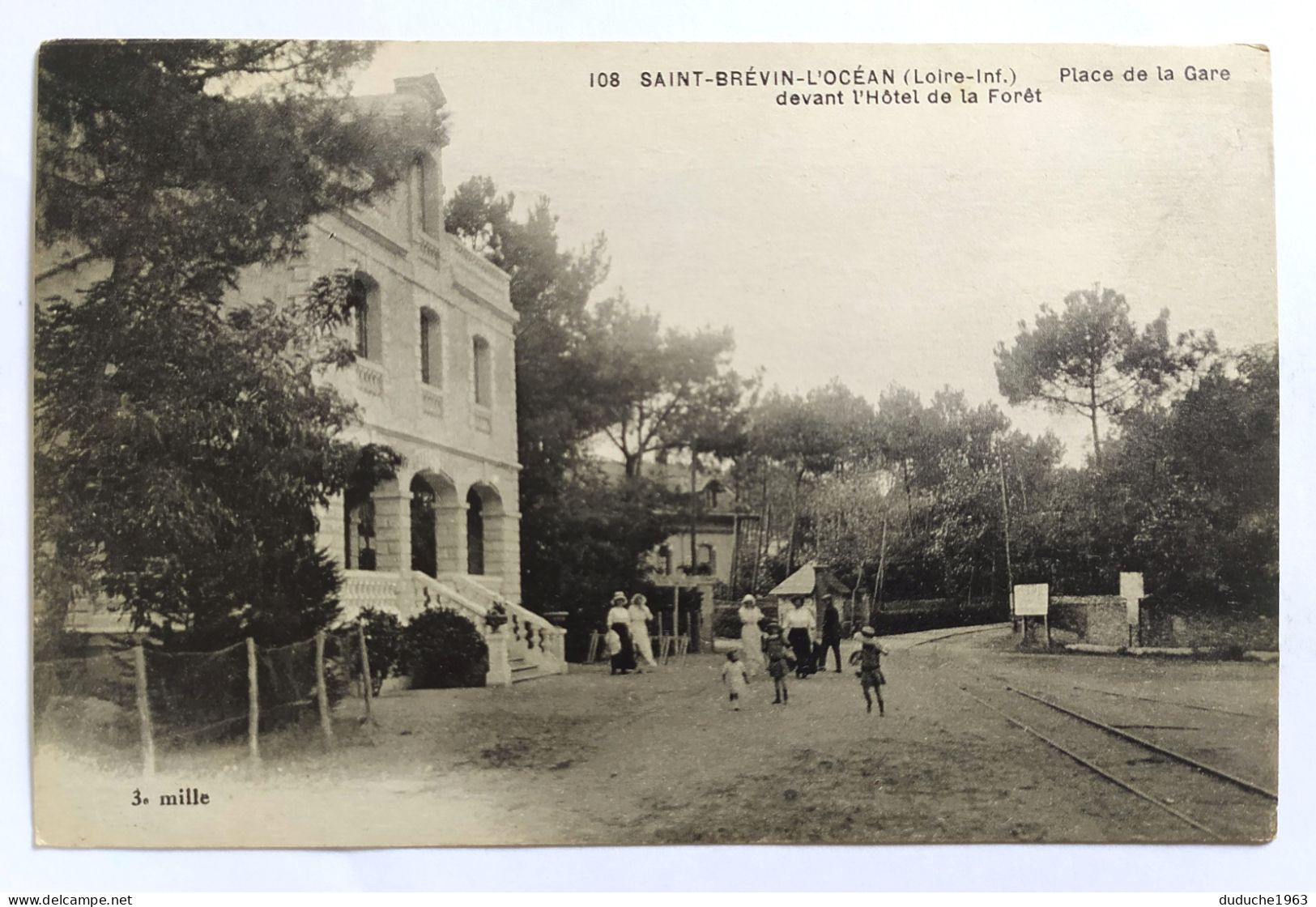 CPA - 44.Saint Brévin - Place De La Gare Et Hôtel De La Forêt - Saint-Brevin-les-Pins