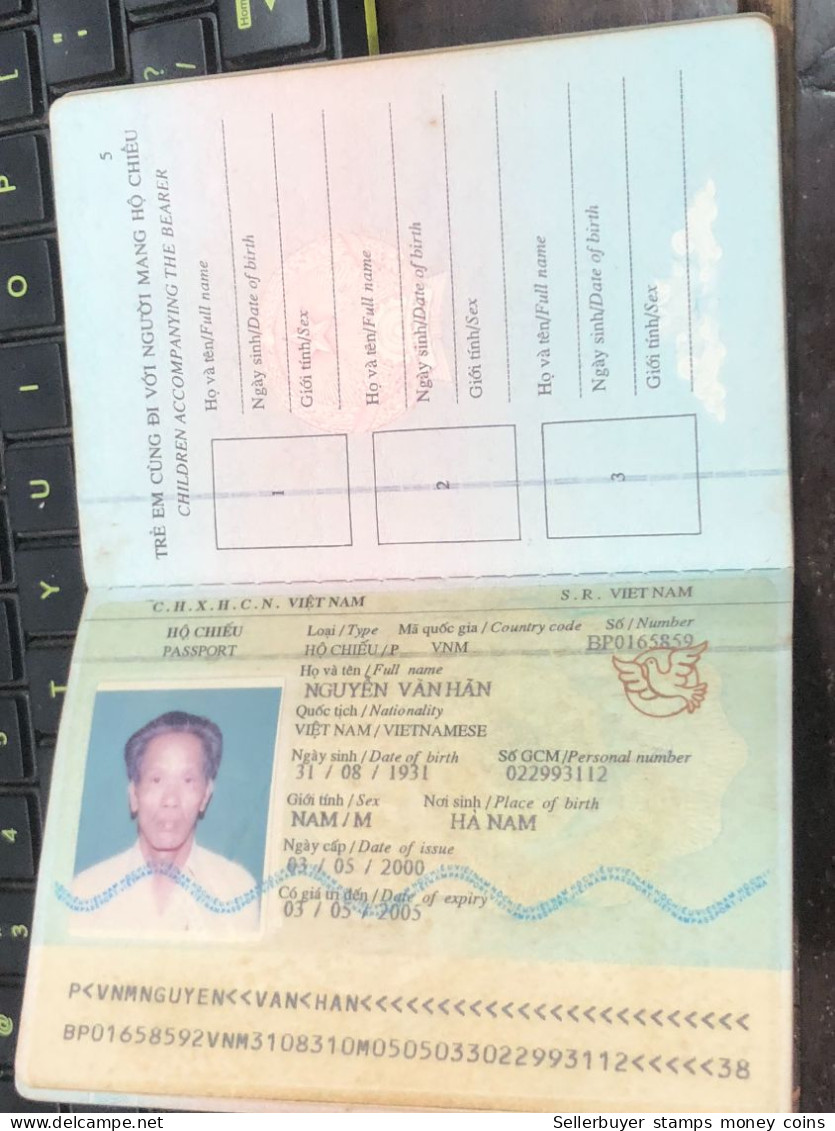 VIET NAMESE-OLD-ID PASSPORT VIET NAM-PASSPORT Is Still Good-name-nguyen Van Hai-2000-1pcs Book - Sammlungen