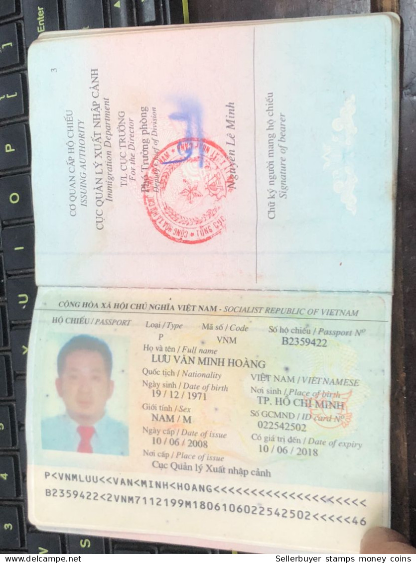 VIET NAMESE-OLD-ID PASSPORT VIET NAM-PASSPORT Is Still Good-name-luu Van Minh Hoang-2008-1pcs Book - Collezioni