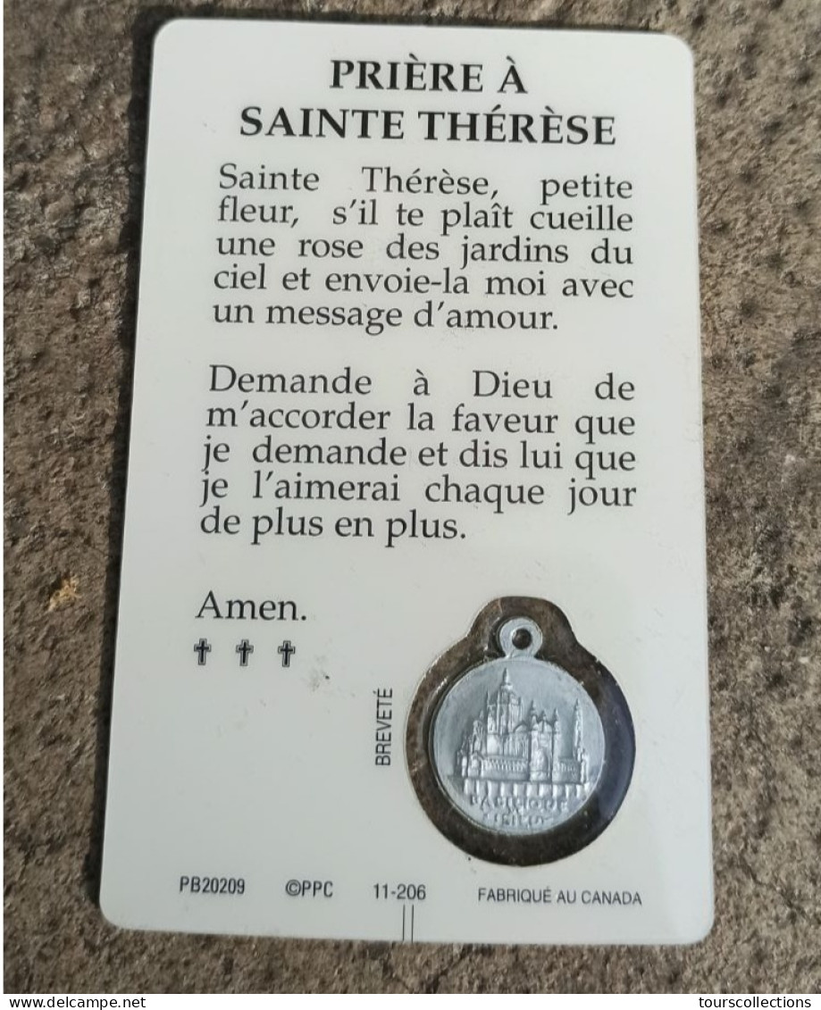 CARTE RELIGIEUSE Et MEDAILLE SAINTE THERESE De LISIEUX (Calvados) Religion Catholique ANCIEN De Voyage - 55 Mm X 85 Mm - Godsdienst & Esoterisme