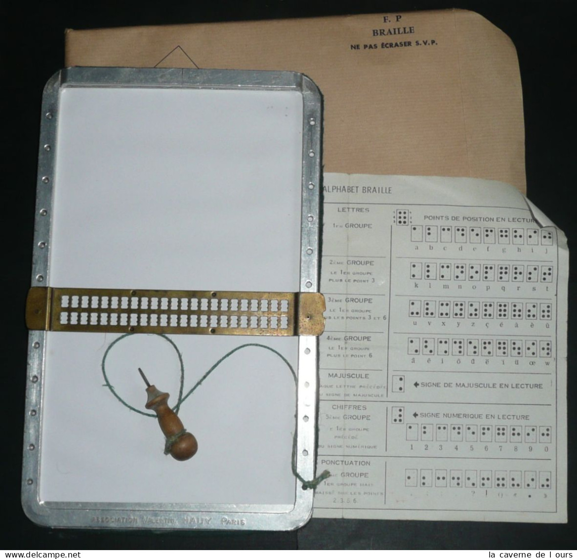 Rare Ancien Tableau Pour écriture En Braille, Avec Réglette Et Poinçon - Altri & Non Classificati