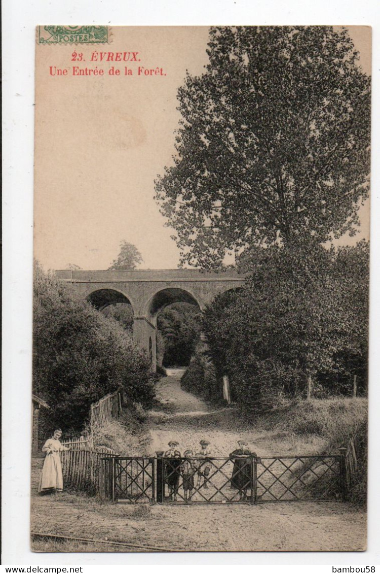 EVREUX * EURE * UNE ENTREE DE LA FORET * BARRIERE * ENFANTS * Carte N° 23 - Evreux