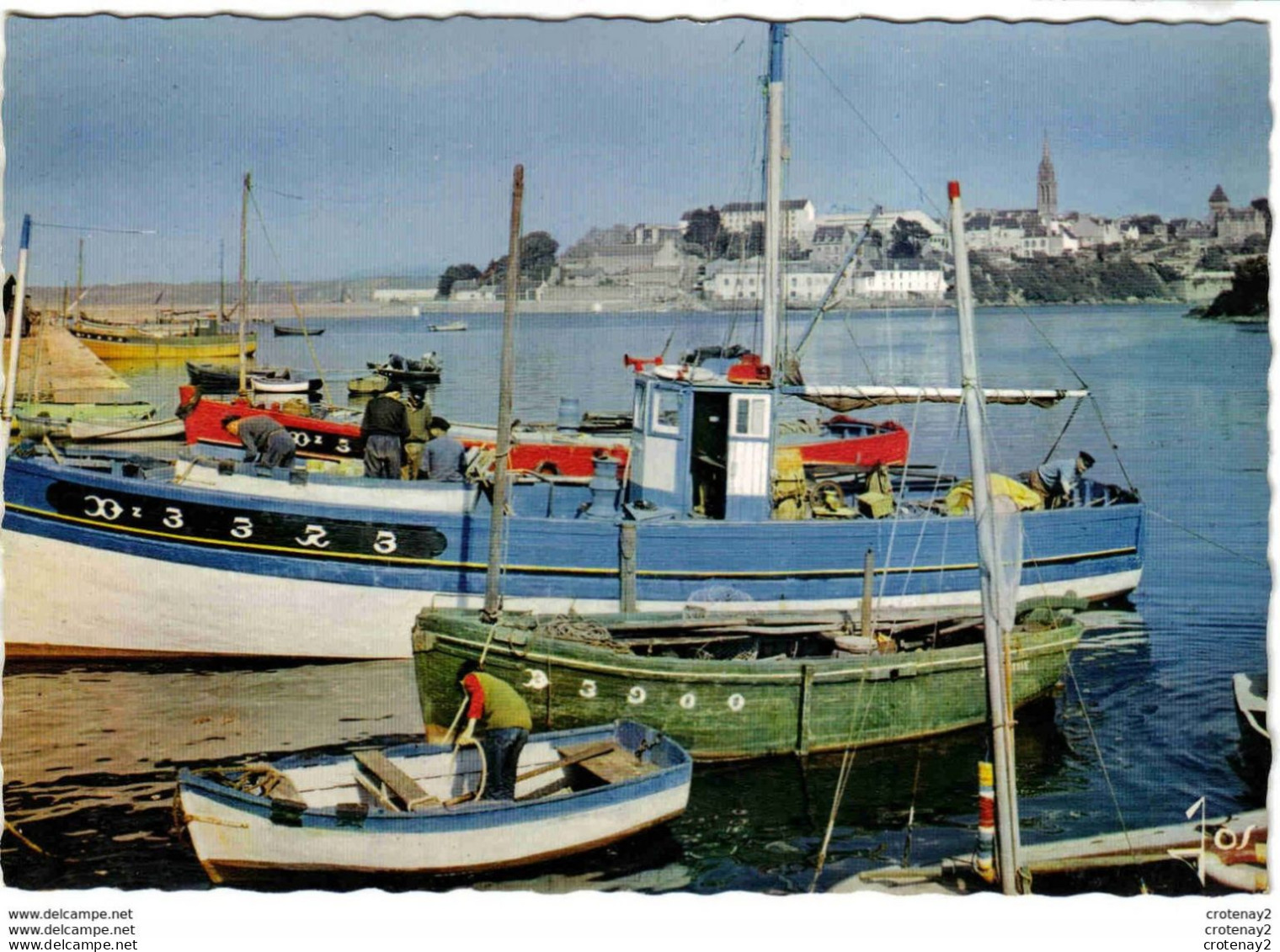 29 DOUARNENEZ TREBOUL N°4134 Bateaux Sardiniers Dans Le Port Et Pêcheurs VOIR DOS - Tréboul