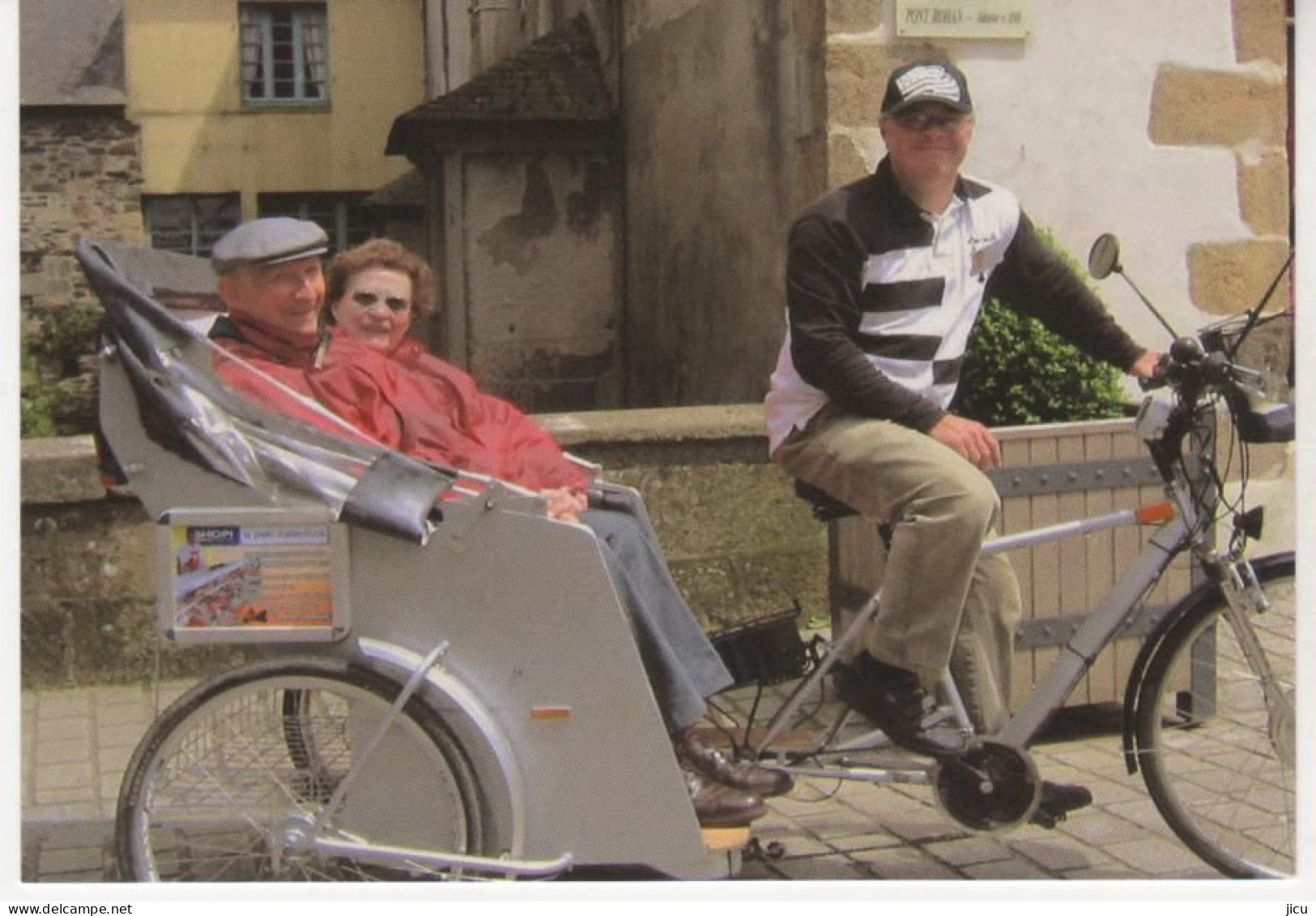 Landerneau, Pierre-Yves UNGURAN, Cyclo-taxi Sur Le Pont De Rohan (2007) - N°8 Aventure Carto - Landerneau