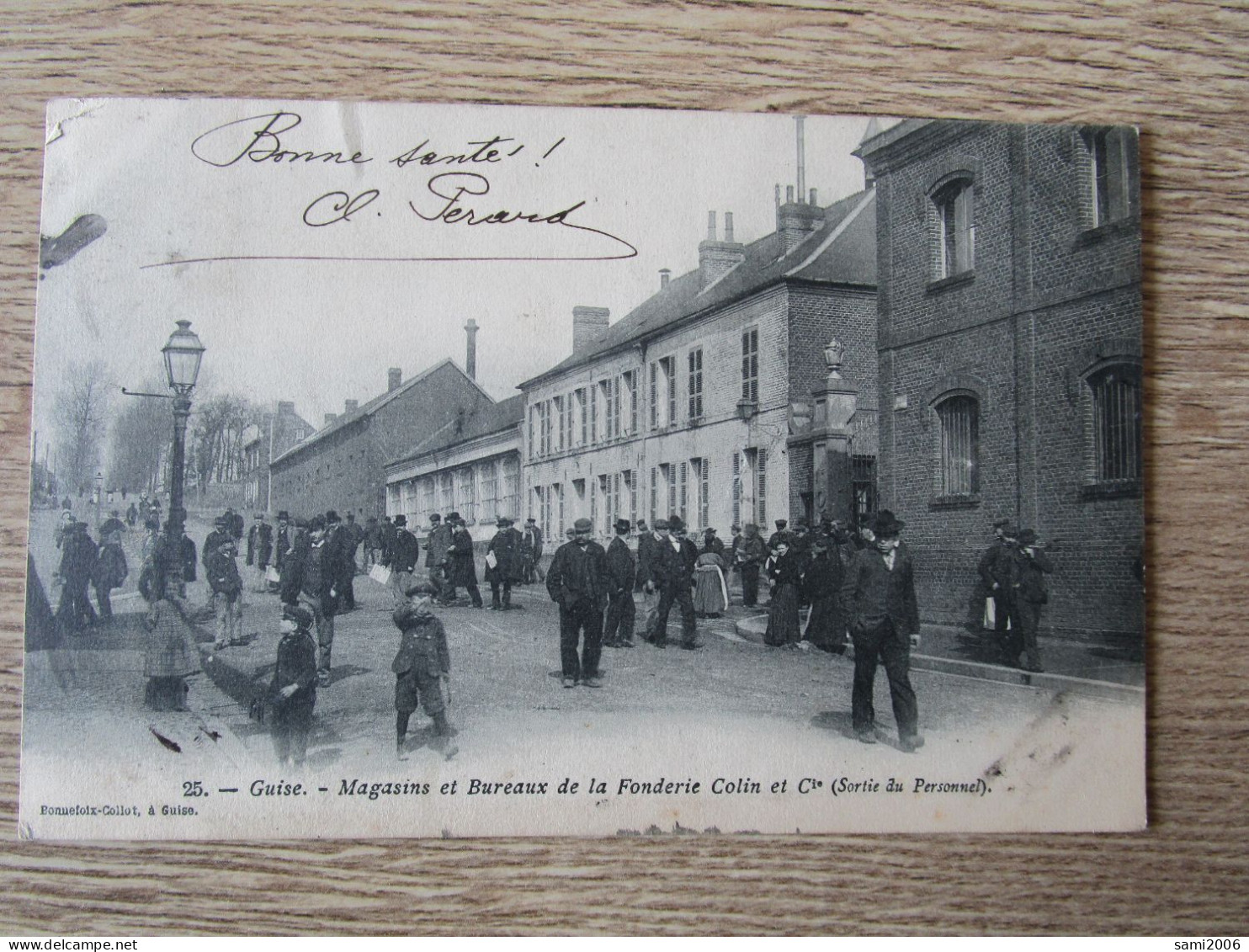 02 GUISE MAGASINS ET BUREAUX DE LA FONDERIE COLIN SORTIE DU PERSONNEL - Guise