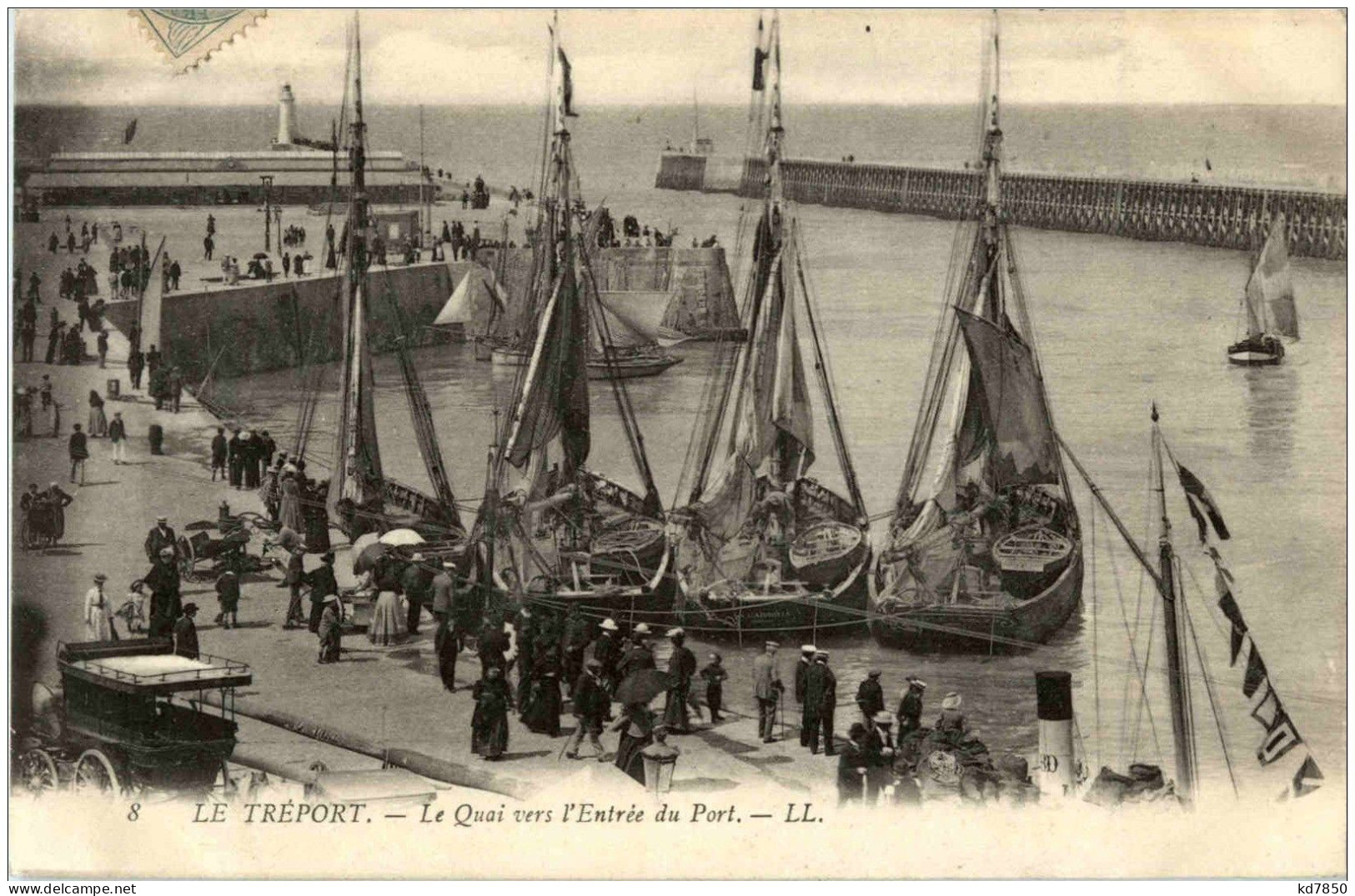 Le Treport - Le Quai Vers L Entree Du Port - Le Treport
