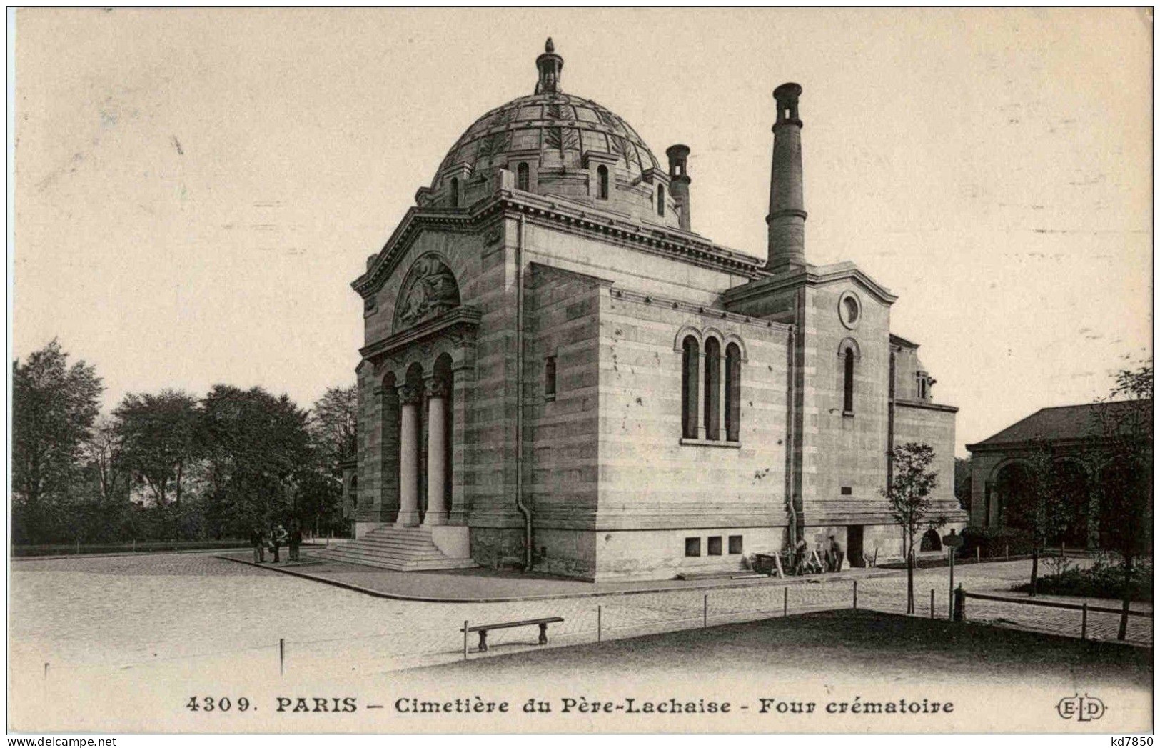 Paris - Cimetiere Du Pere Lachaise - District 20