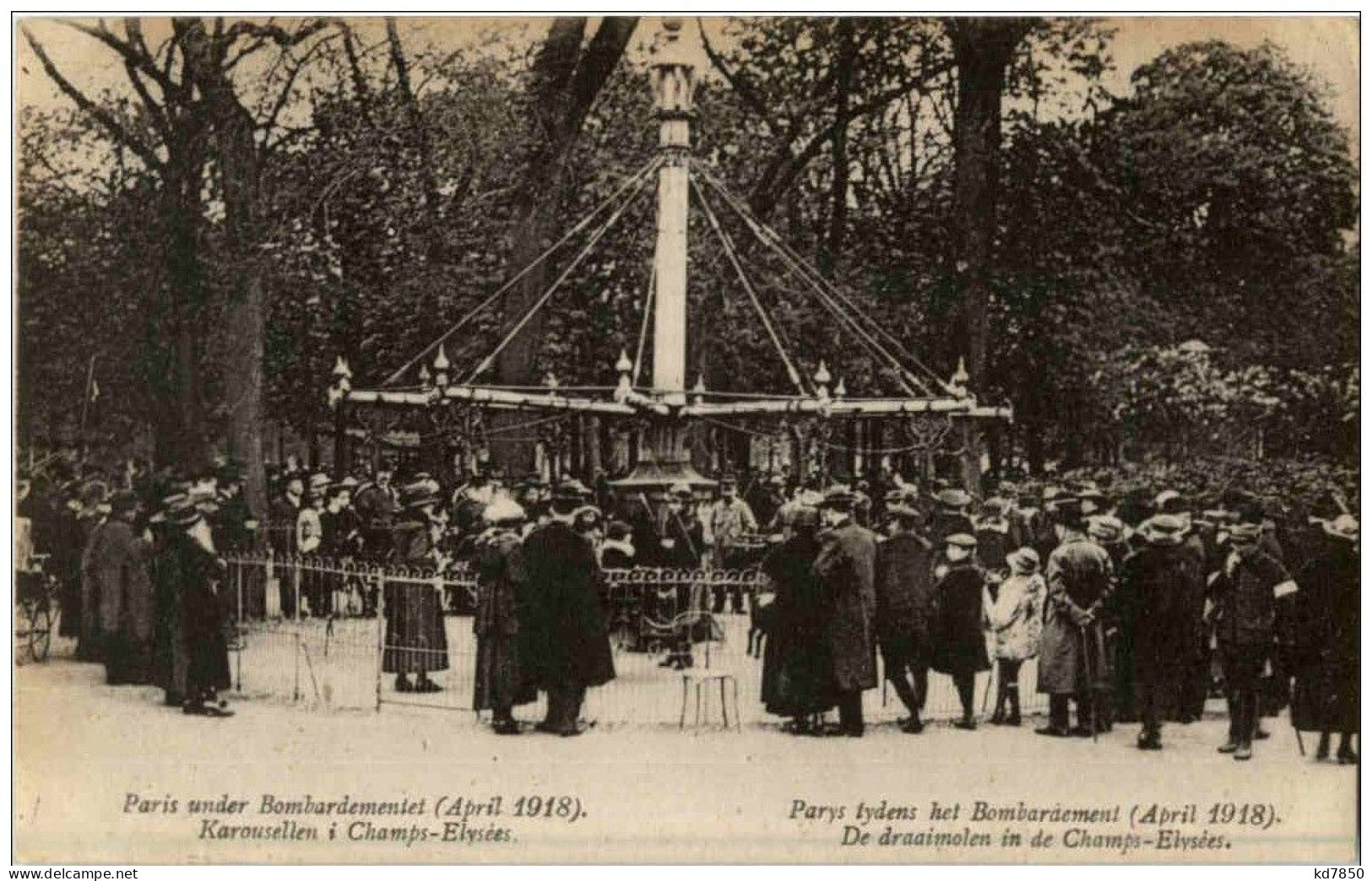 Paris - Pendant Le Bombardement - Les Chevaux De Bois Aux Champs Elysees - Other & Unclassified