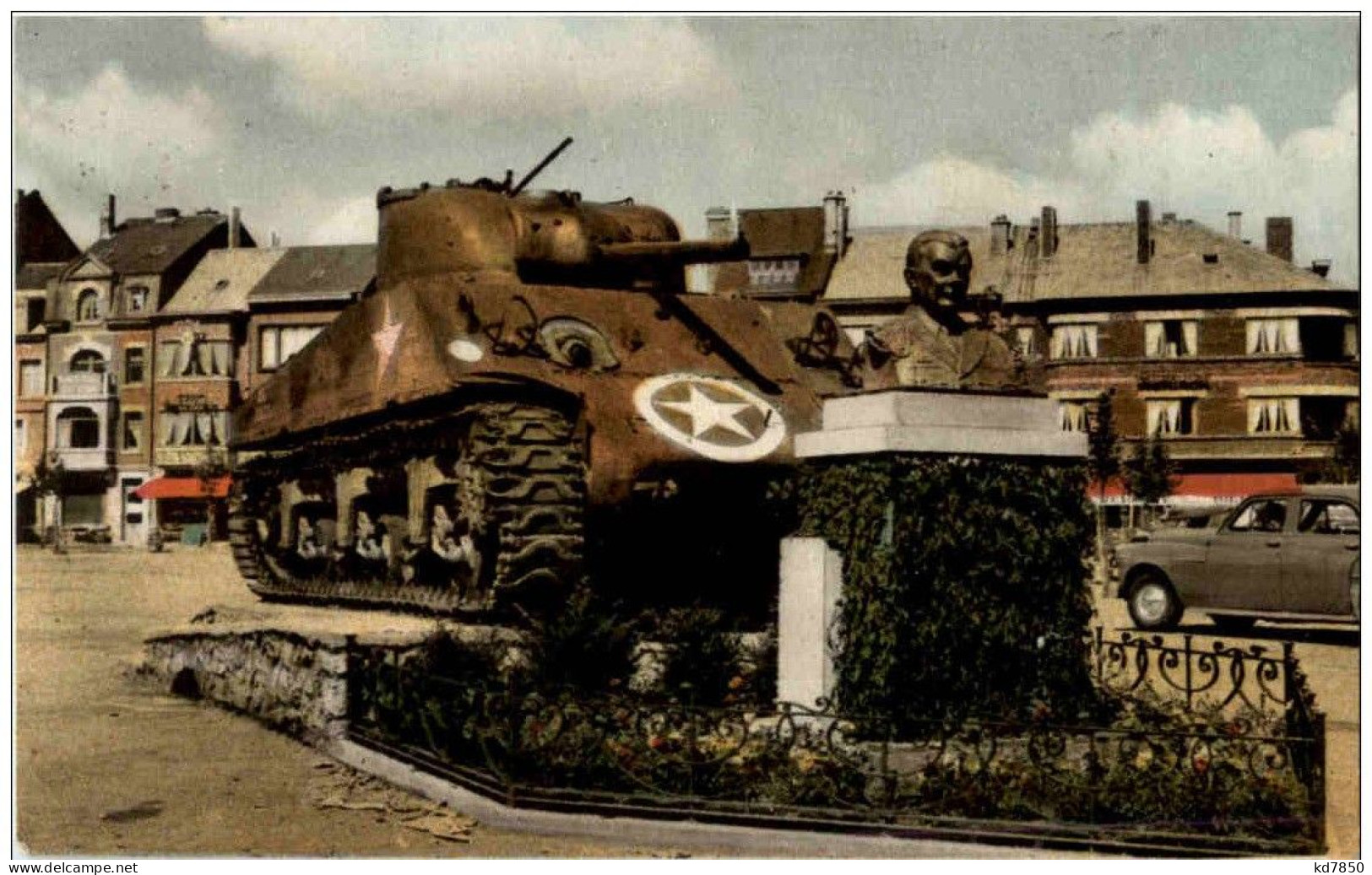 Bastogne - Le Tank Et Le Buste Du General Mac Auliffe - Bastenaken