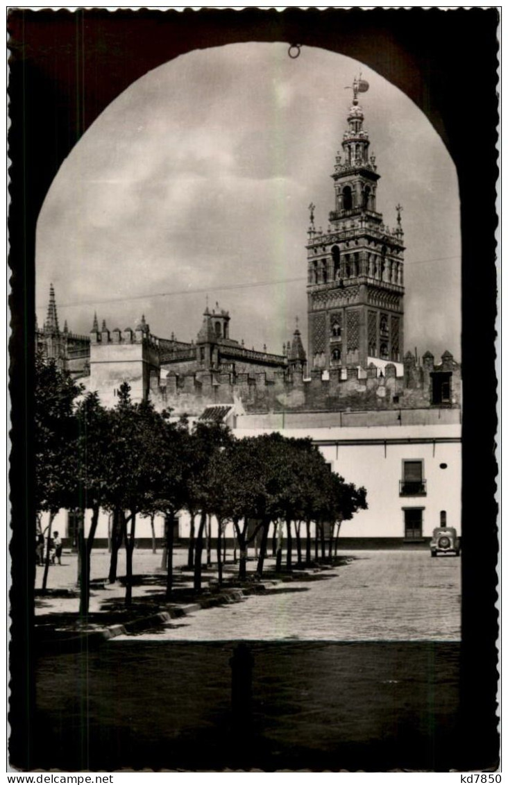 Sevilla - Patio De Banderas - Sevilla