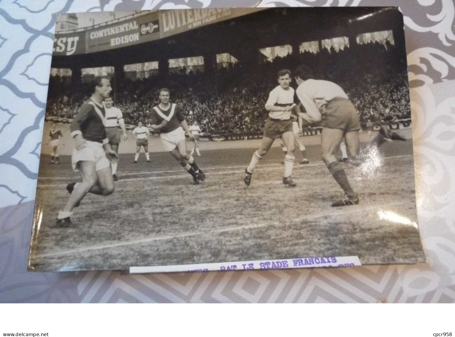 Photographie . N° 52026 .foot.valenciennes Bat Le Stade Francais.1963 Photo De Presse Universal. 18 X 13 Cm. - Sport