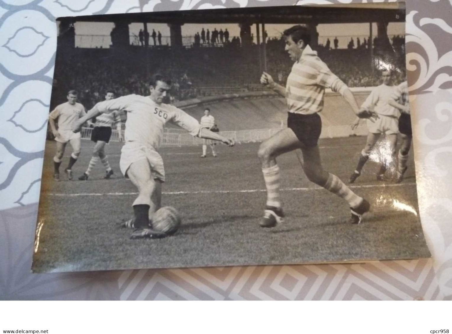 Photographie . N° 52024 .foot .angers A Battu Le Racing.1962 Photo De Presse Universal. 18 X 13 Cm. - Sport