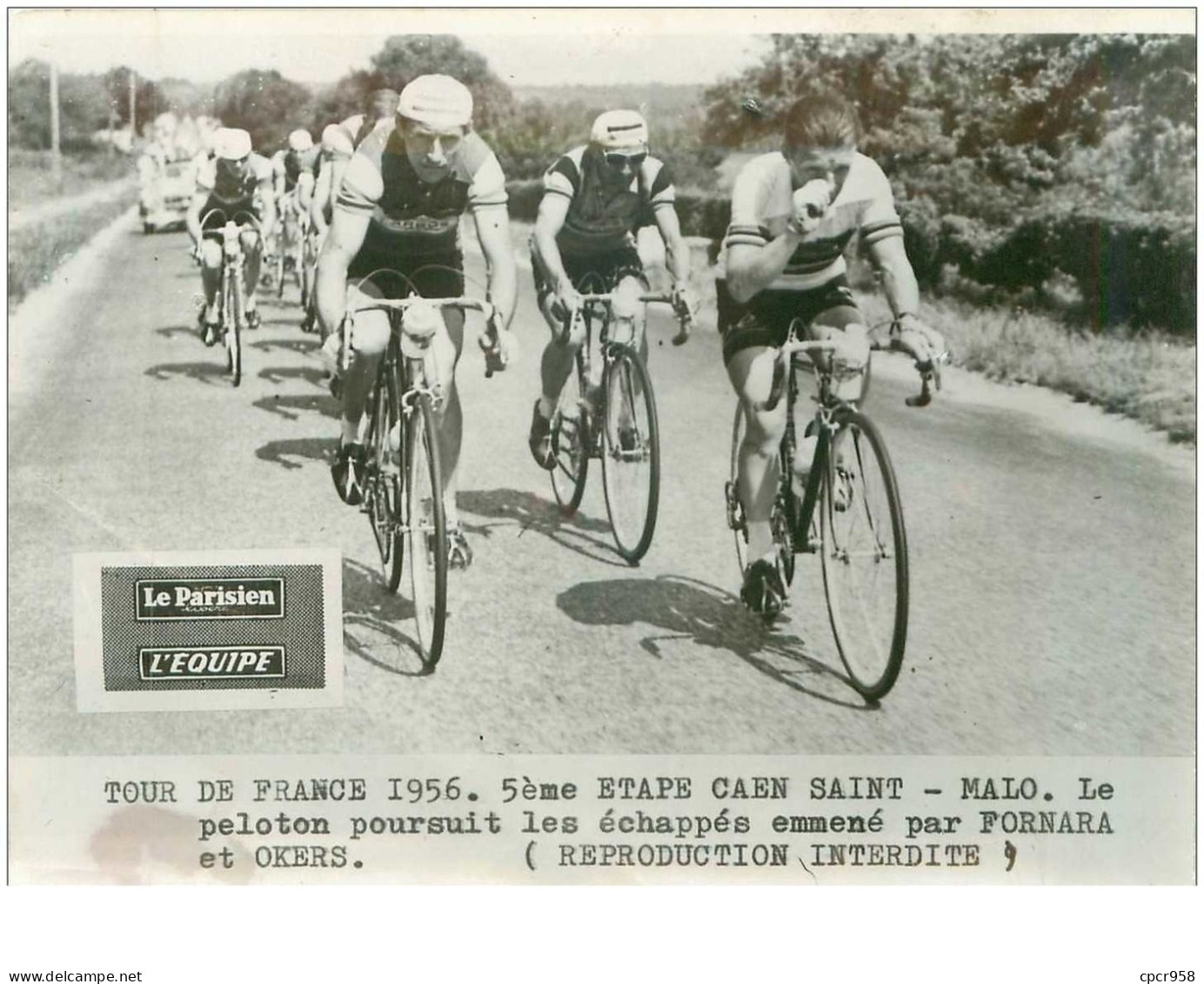 PHOTO DE PRESSE ORIGINALE TOUR DE FRANCE 1956.20X15.5eme ETAPE CAEN ST MALO.LE PELOTON ...FORNARA ET OKERS.n°18662 - Cyclisme