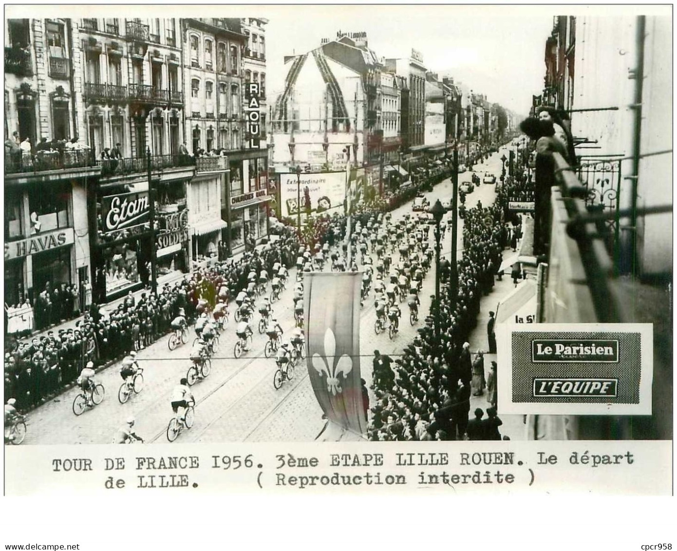 PHOTO DE PRESSE ORIGINALE TOUR DE FRANCE 1956.20X15.3eme ETAPE LILLE ROUEN.LE DEPART DE LILLE.n°18658 - Wielrennen