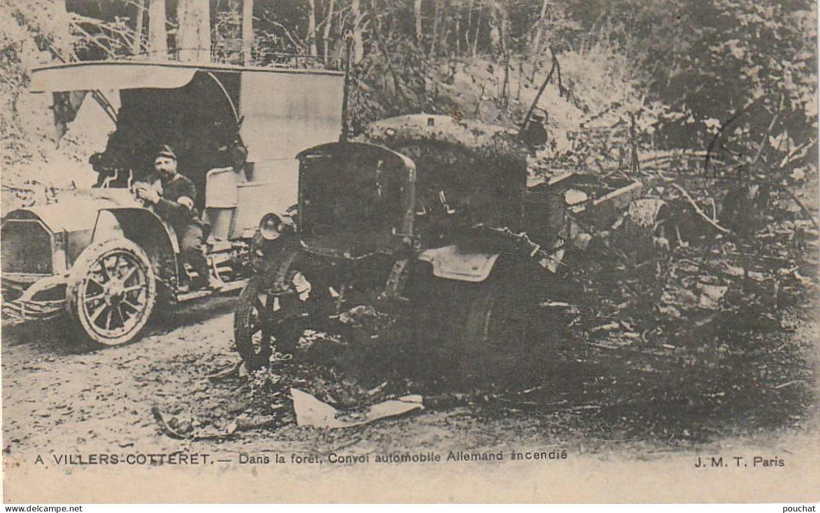 WA 7-(02) VILLERS COTTERETS - DANS LA FORET , CONVOI AUTOMOBILE ALLEMAND INCENDIE - 2 SCANS - Villers Cotterets