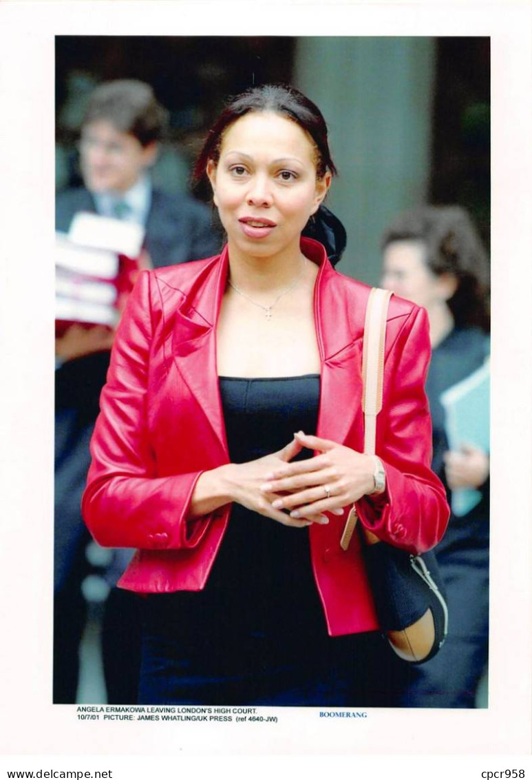 Photo De Presse.MLE10495.30x20 Cm Environ.Angela Ermakowa.London's High Court.2001 - Berühmtheiten