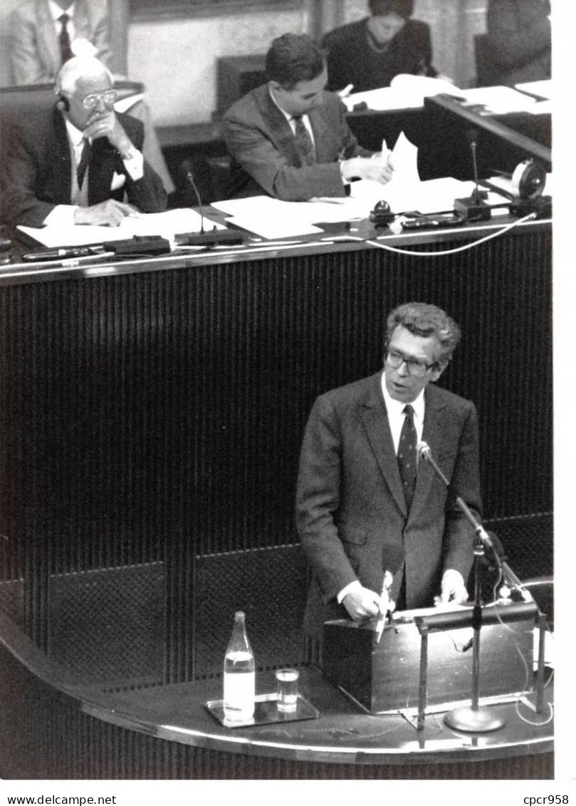 Photo De Presse.MLE10324.25x18 Cm Environ.1991.Paris.Pierre Joxe.Ministre De La Défense.Printemps UEO - Otros & Sin Clasificación