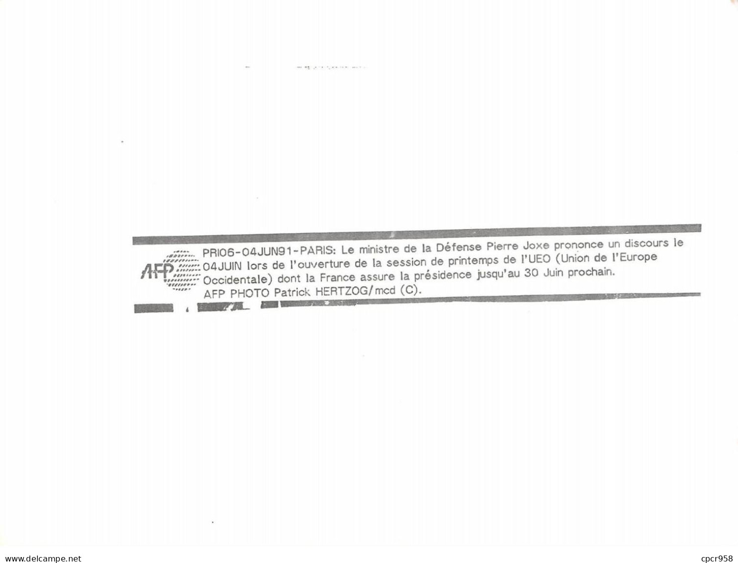 Photo De Presse.MLE10324.25x18 Cm Environ.1991.Paris.Pierre Joxe.Ministre De La Défense.Printemps UEO - Otros & Sin Clasificación