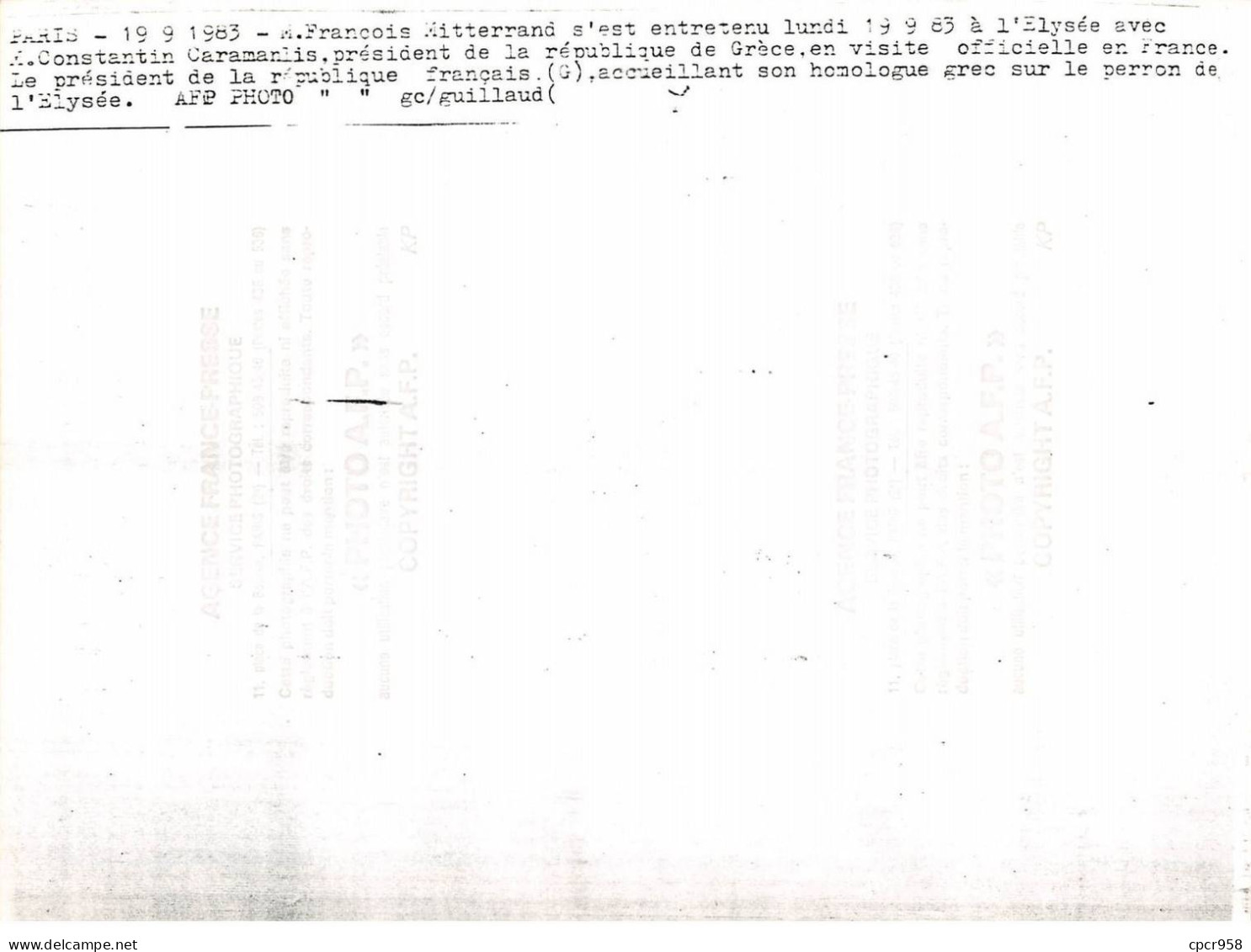 Photo De Presse.MLE10330.25x18 Cm Environ.1983.François Mitterrand.Constantin Caramanlis.Elysée.Paris - Otros & Sin Clasificación