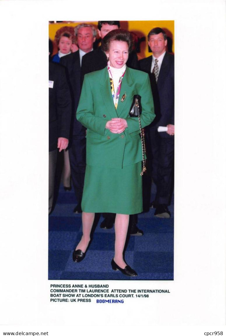 Photo De Presse.MLE10683.30x20 Cm Environ.Princesse Anne Et Son Mari.Boat Show.Londres.Cour Du Compte.1998 - Famous People