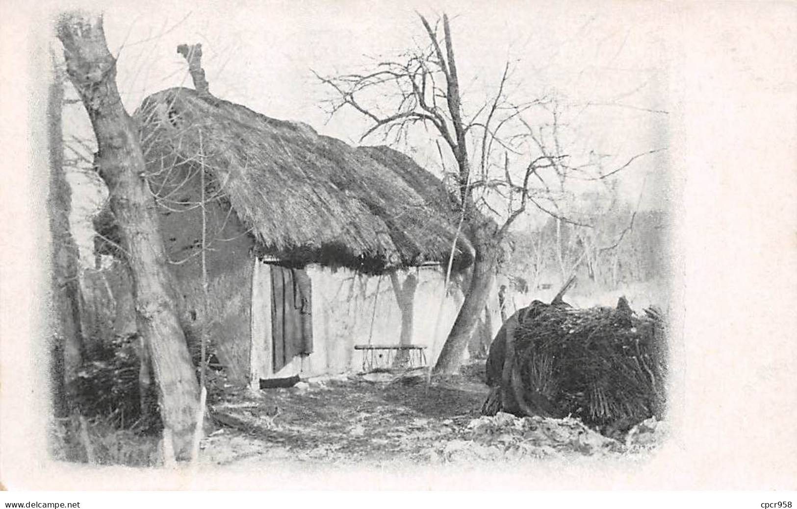 A Localiser - N°80706 - Petite Maison, Type Hutte - Carte Photo - To Identify