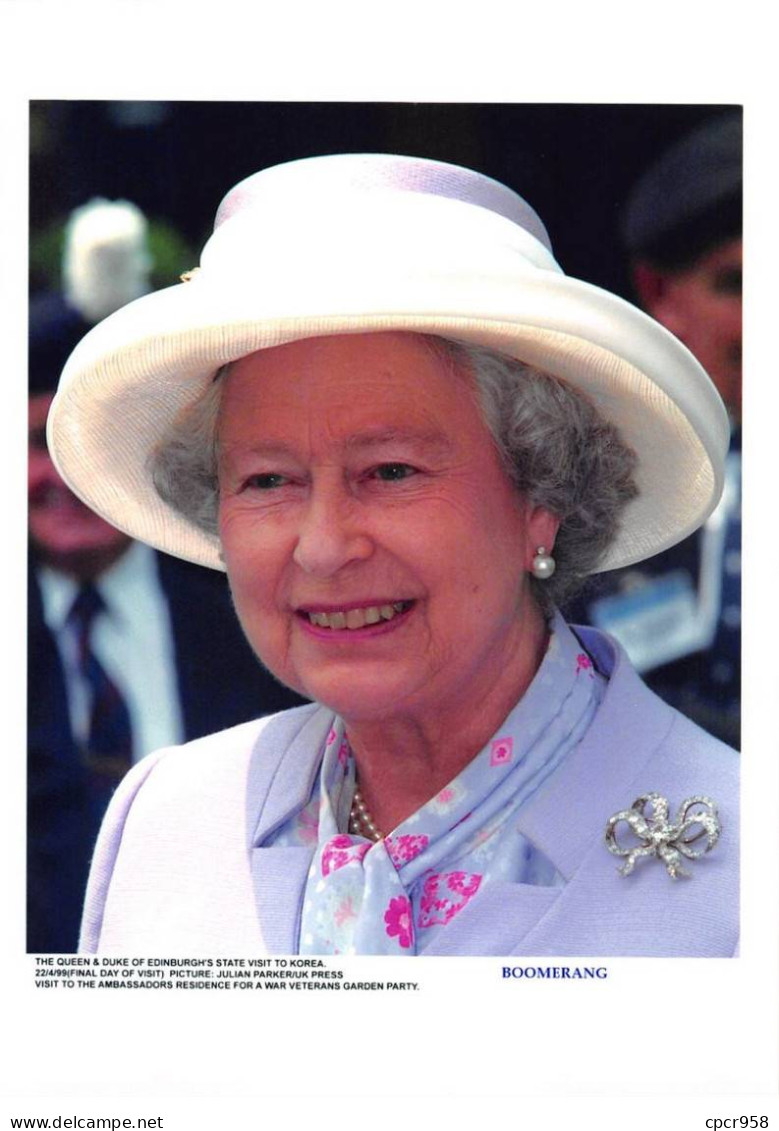 Photo De Presse.MLE10667.30x20 Cm Environ.Reine Elisabeth II D'Angleterre.Duc D'Edinburgh.Corée.1999 - Célébrités