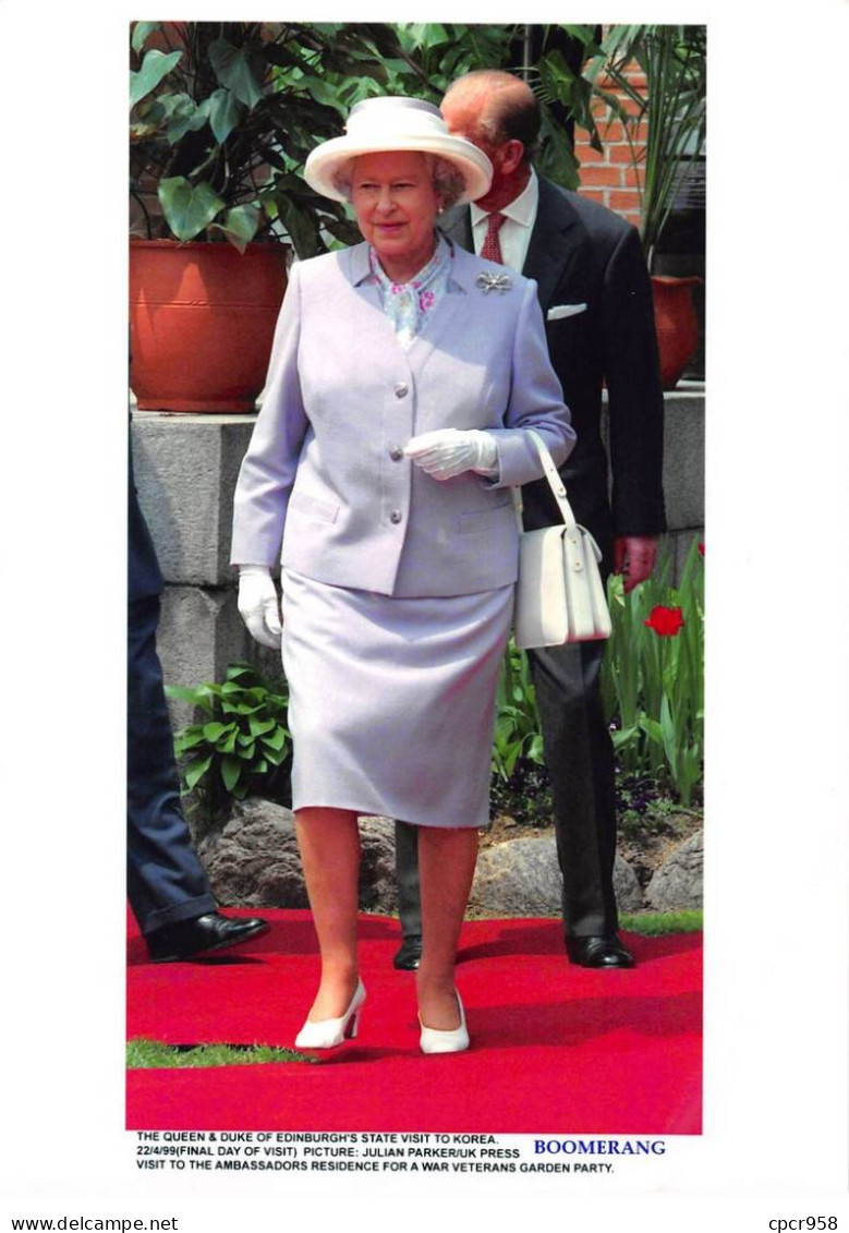 Photo De Presse.MLE10665.30x20 Cm Environ.Reine Elisabeth II D'Angleterre.Duc D'Edinburgh.Corée.1999 - Célébrités