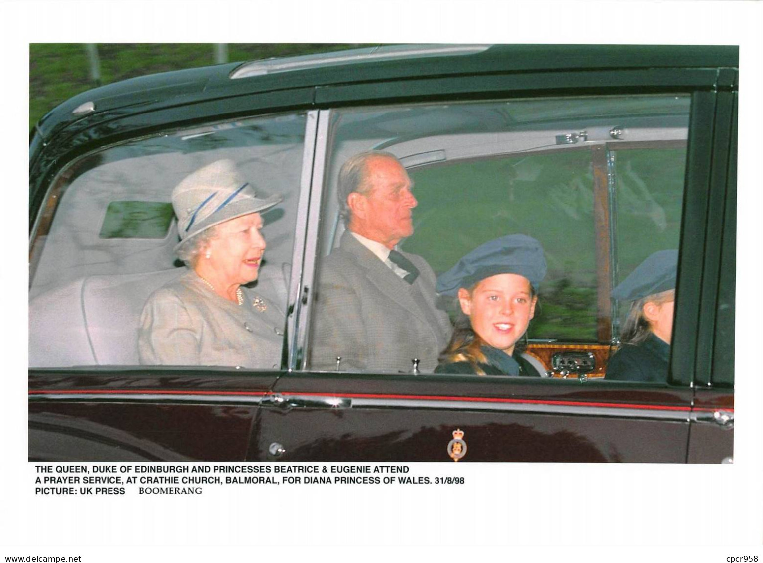 Photo De Presse.MLE10647.30x20 Cm Environ.1998.Reine Elisabeth II.Duc D'Edinburgh.Beatrice Et Eugenie - Célébrités