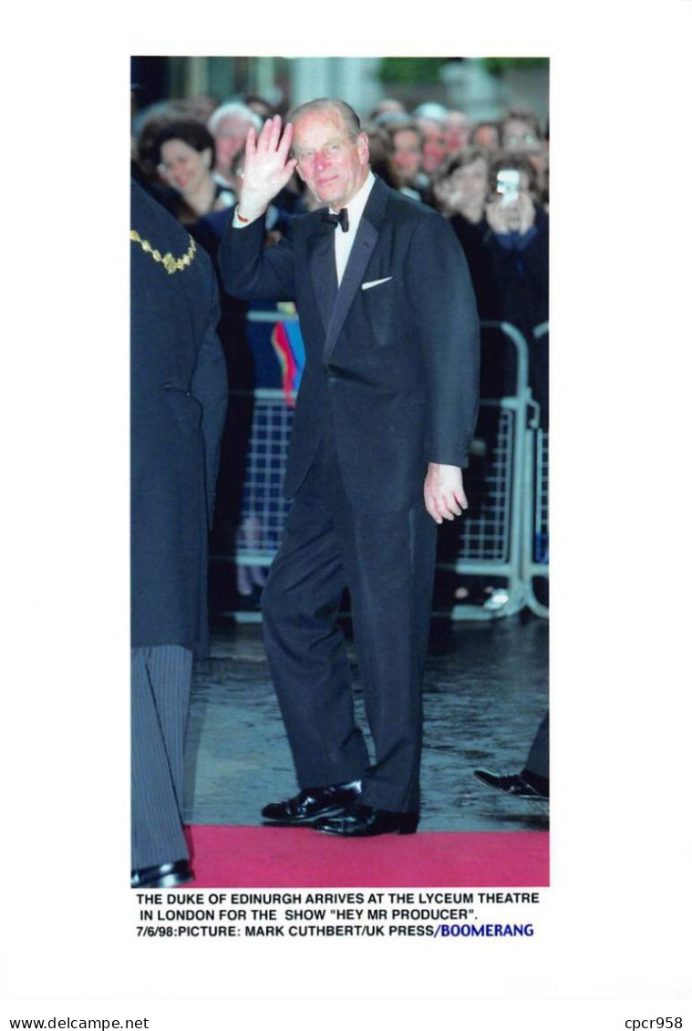 Photo De Presse.MLE10633.30x20 Cm Environ.1998.Duc D'Edinburgh.Lyceum Theatre.Londres - Personalidades Famosas