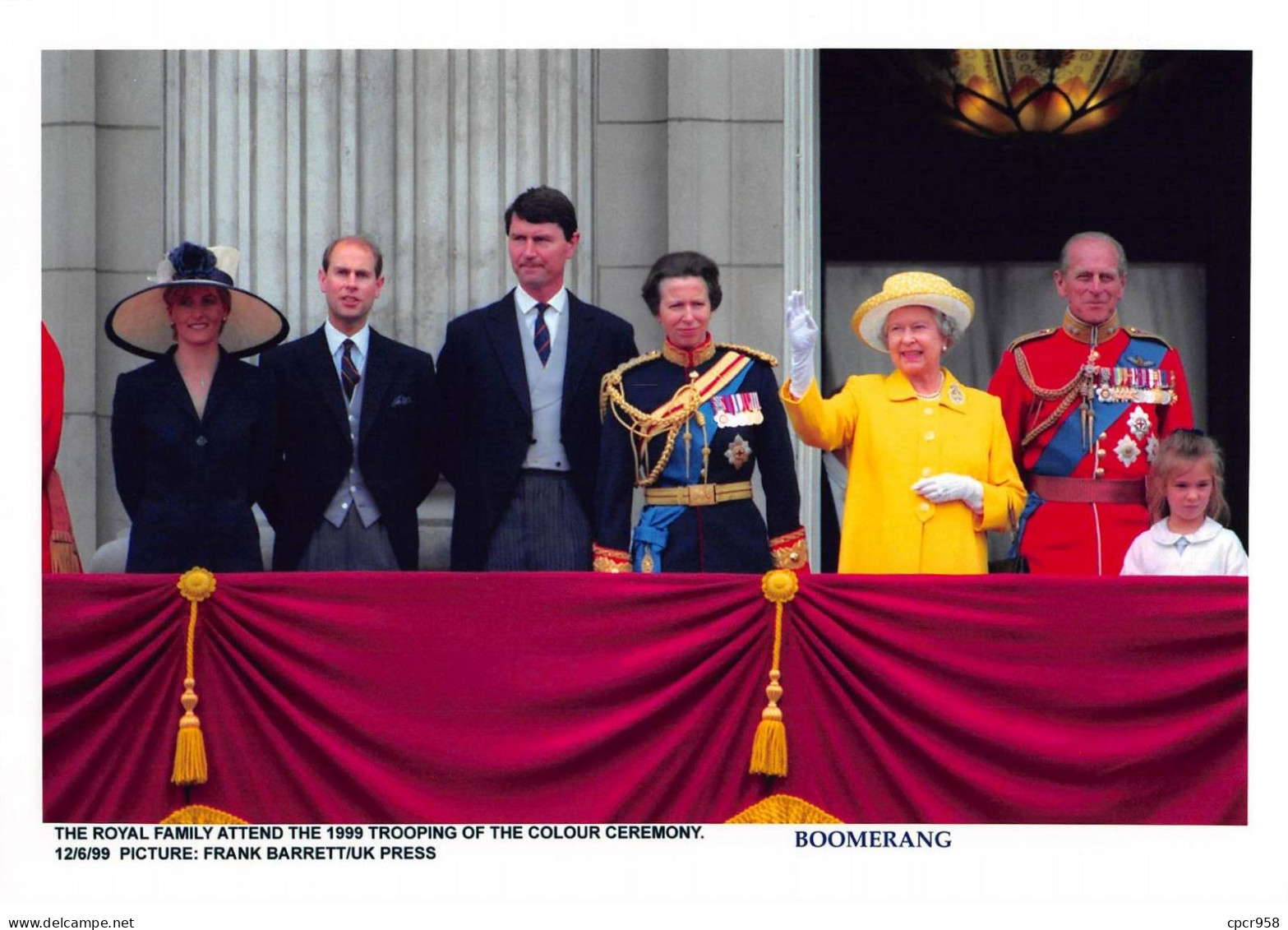 Photo De Presse.MLE10639.30x20 Cm Environ.1998.Famille Royale.Buckingham Palace.Balcon.Colour Ceremony - Berühmtheiten