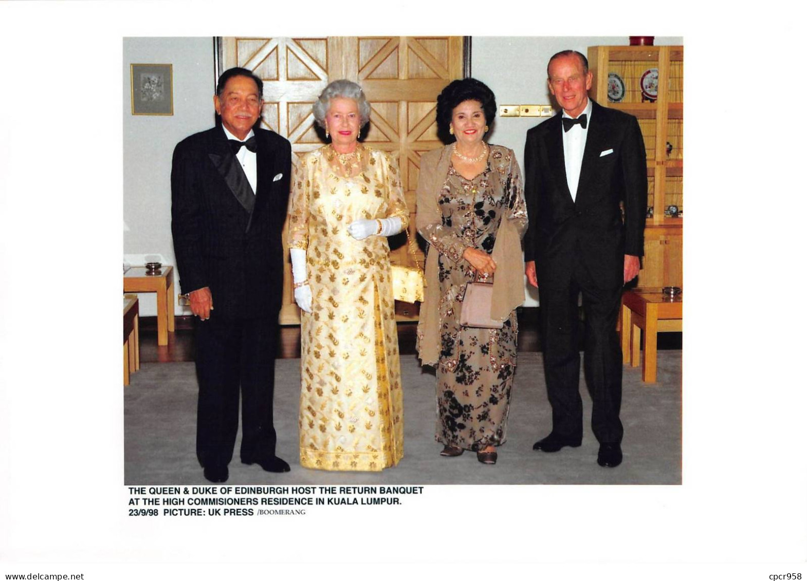 Photo De Presse.MLE10642.30x20 Cm Environ.1998.Reine Elisabeth D'Angleterre.Duc D'Edinburgh.Return Banquet.Kuala Lumpur - Célébrités