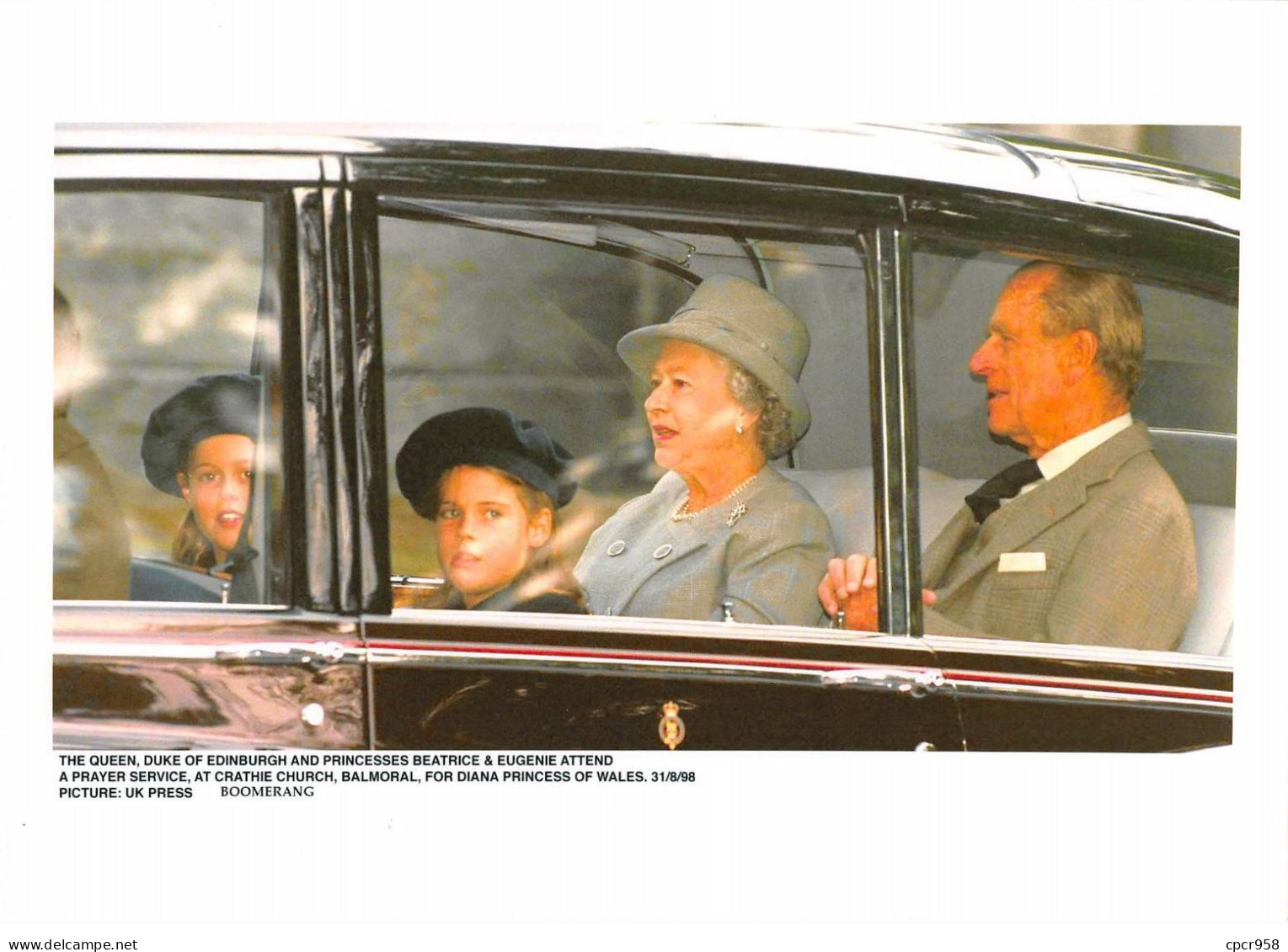 Photo De Presse.MLE10641.30x20 Cm Environ.1998.Reine Elisabeth II D'Angleterre.Duc D'Edinburgh.Eugenie Et Beatrices. - Famous People