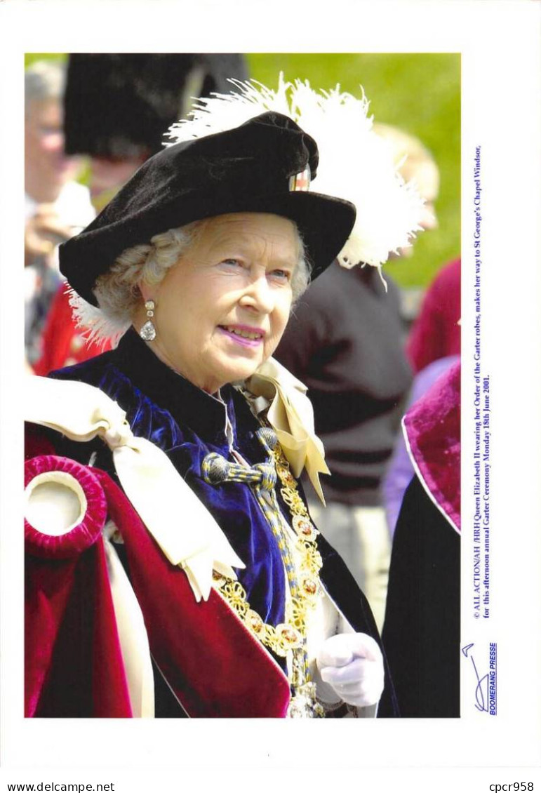 Photo De Presse.MLE10662.30x20 Cm Environ.Reine Elisabeth D'Angleterre.Order Of The Garter Robes.Chappelle St Georges - Berühmtheiten