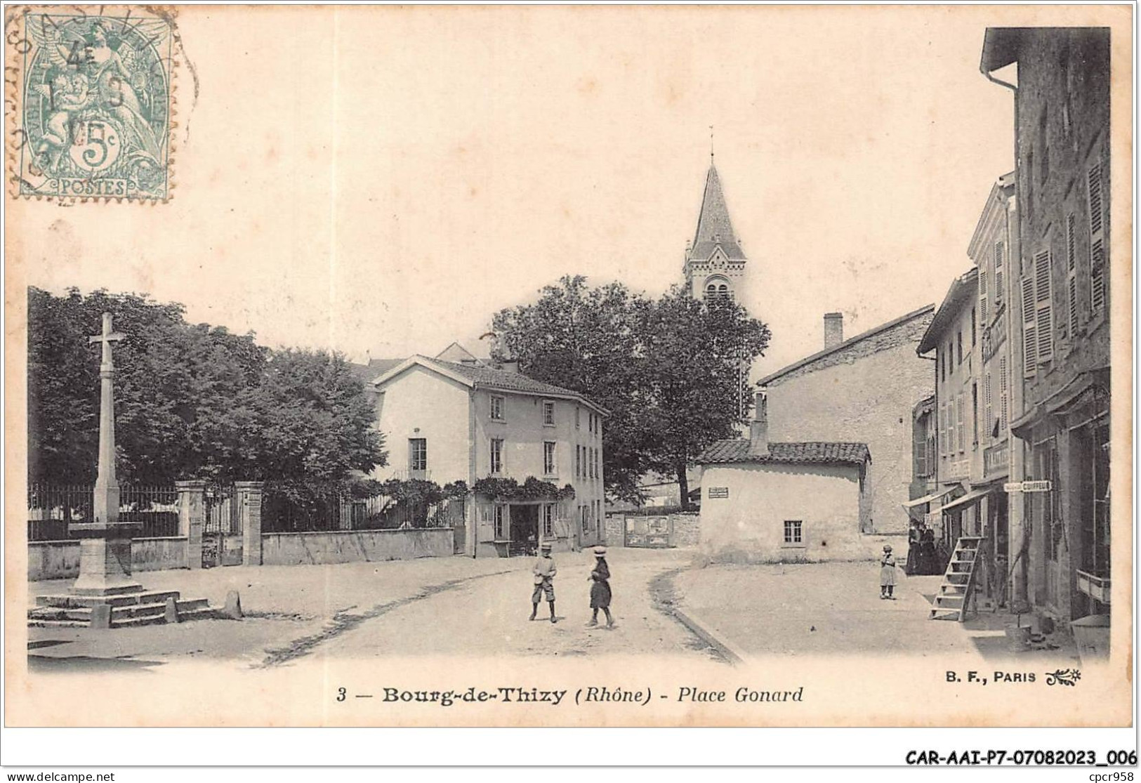 CAR-AAIP7-69-0560 - BOURG DE THIZY - Place Gonard - Thizy