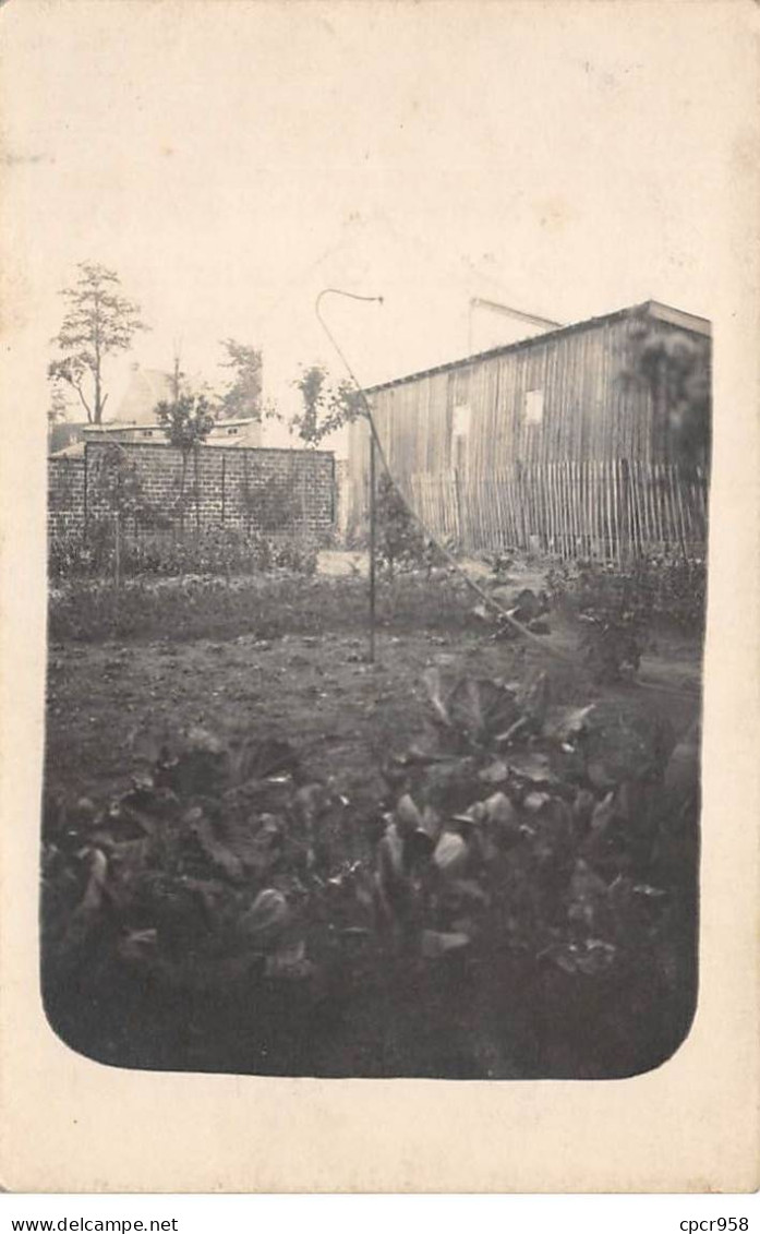 A Identifier - N°91523 - Un Jardin D'une Maison En Bois - Carte Photo - To Identify