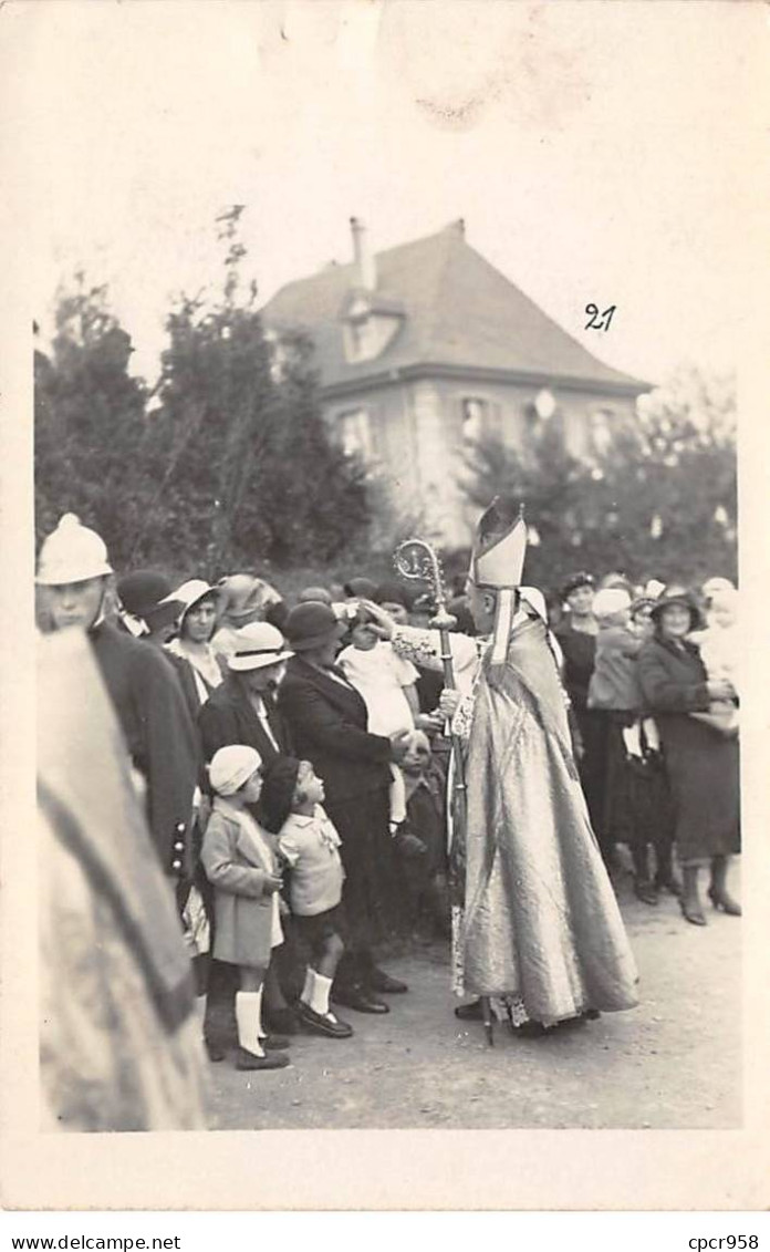 A Identifier - N°91518 -Monseigneur RUCH . Evêque Bénissant Une Foule - Carte Photo - To Identify