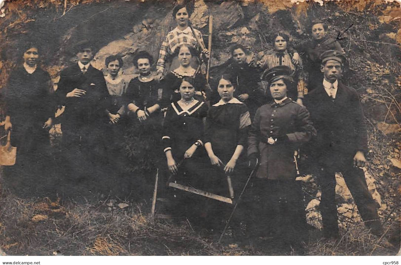 A Identifier - N°91520 - Groupe De Promeneurs - Carte Photo Vendue En L'état - To Identify