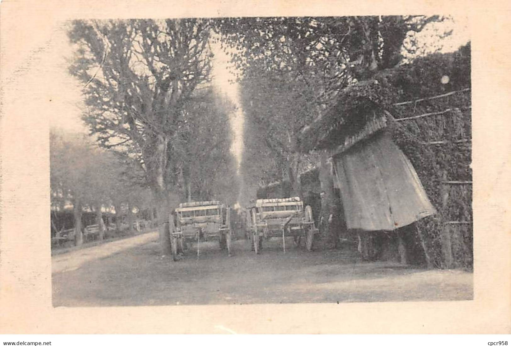 A Identifier - N°91499 - Charrettes Sur Un Chemin - Carte Photo - To Identify