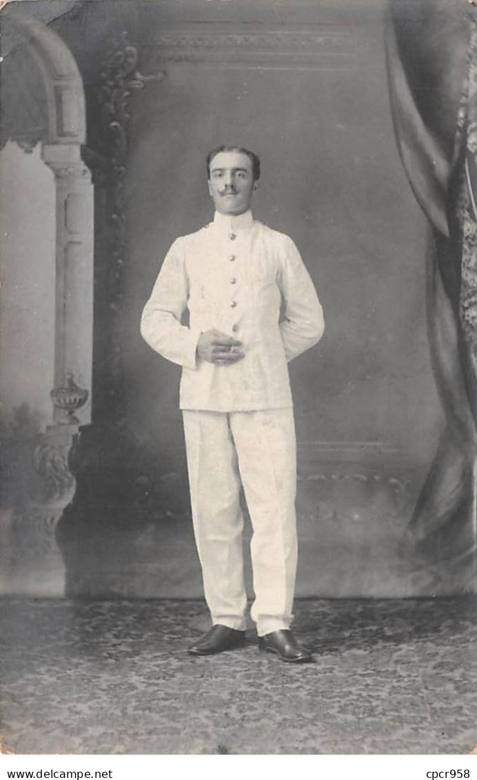 A Identifier - N°89614 - Homme En Costume - Carte Photo à Localiser - To Identify