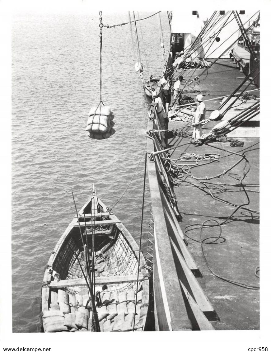 Photo De Presse.AM21024.25x20 Cm Environ.Inde.Embarquement Du Poivre - Boats