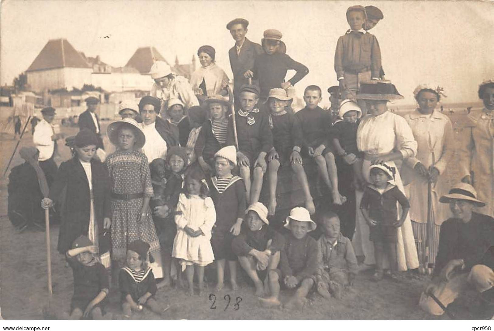 A Localiser - N°84443 - Groupe Sur Une Plage - Carte Photo - To Identify