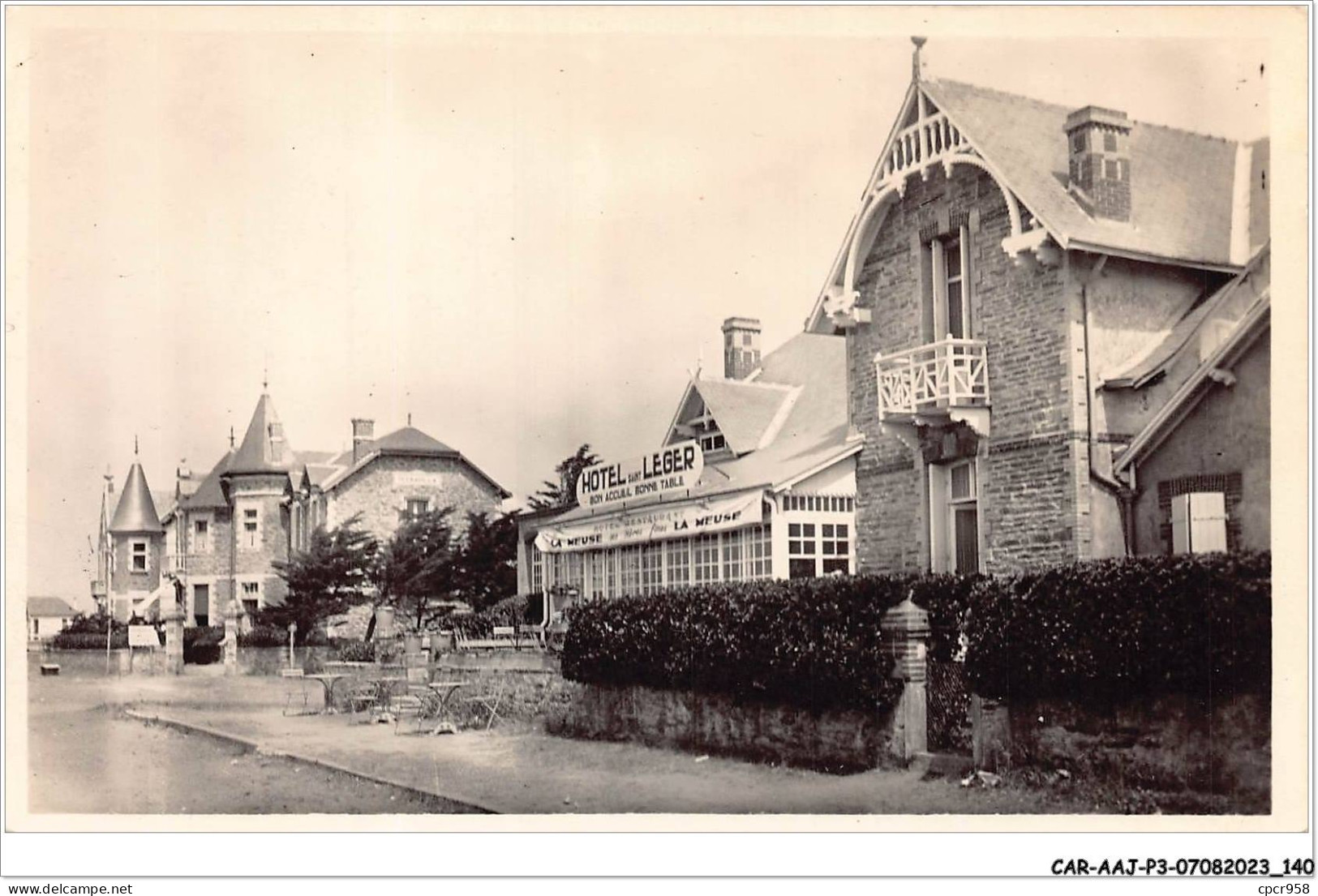 CAR-AAJP3-44-0249 - THARON - Les Hôtels Et Le Boulevard De L'océan - Tharon-Plage