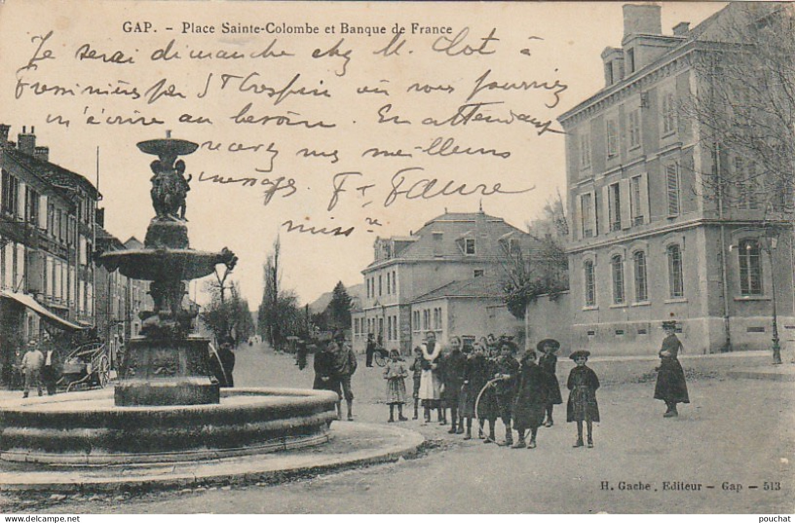 WA 10-(05) GAP - PLACE SAINTE COLOMBE ET BANQUE DE FRANCE - ANIMATION - ENFANTS PRES FONTAINE - 2 SCANS - Gap