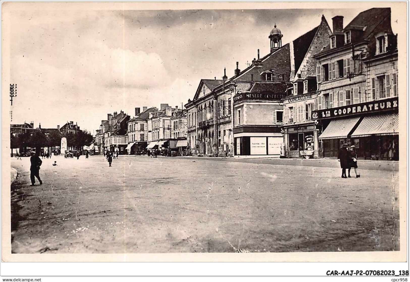 CAR-AAJP2-36-0158 - LE BLANC - Place Du Marché Et L'hôtel De Ville - Le Blanc