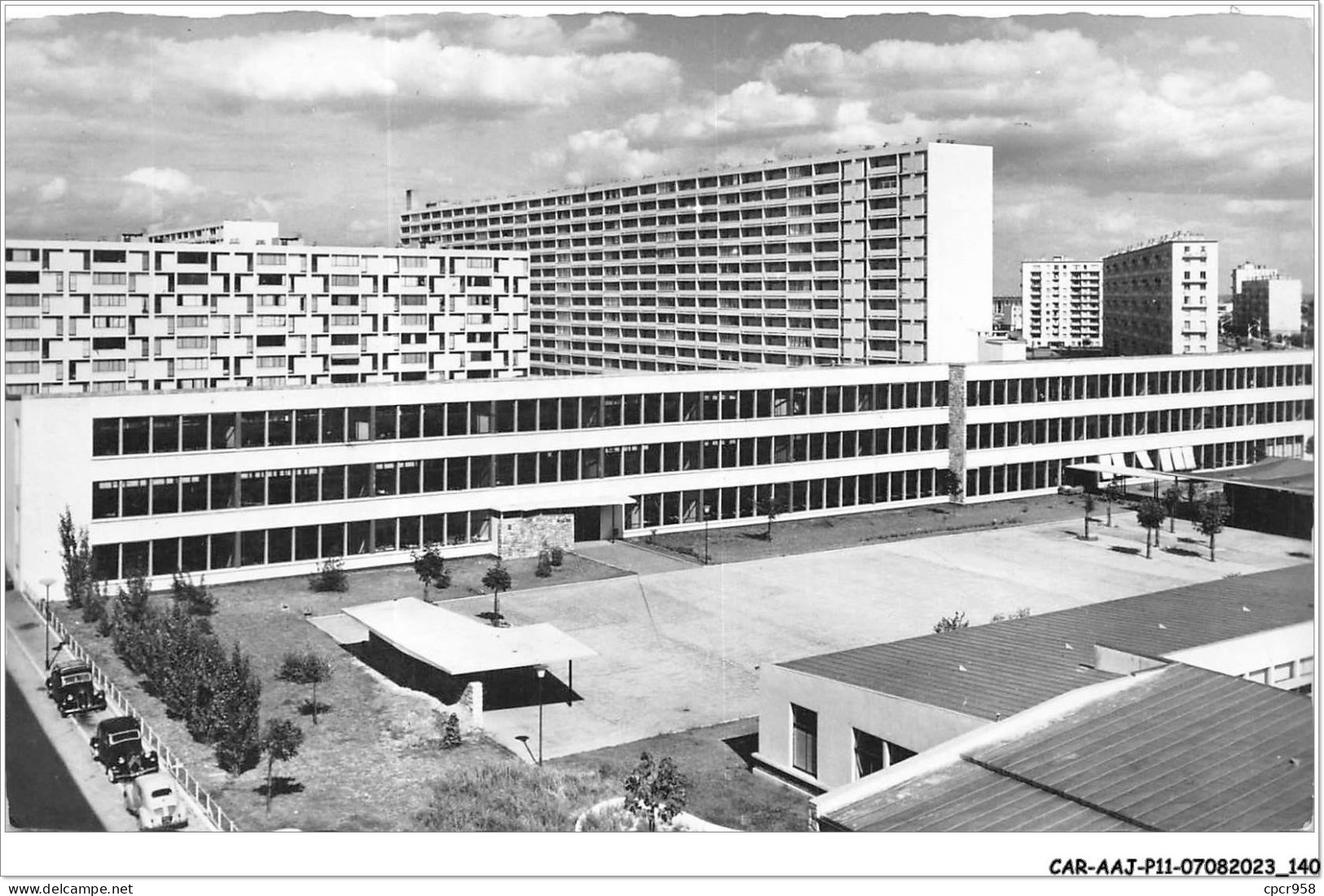 CAR-AAJP11-92-1065 - BAGNEUX - Le Groupe Scolaire Joliot Curie - Bagneux