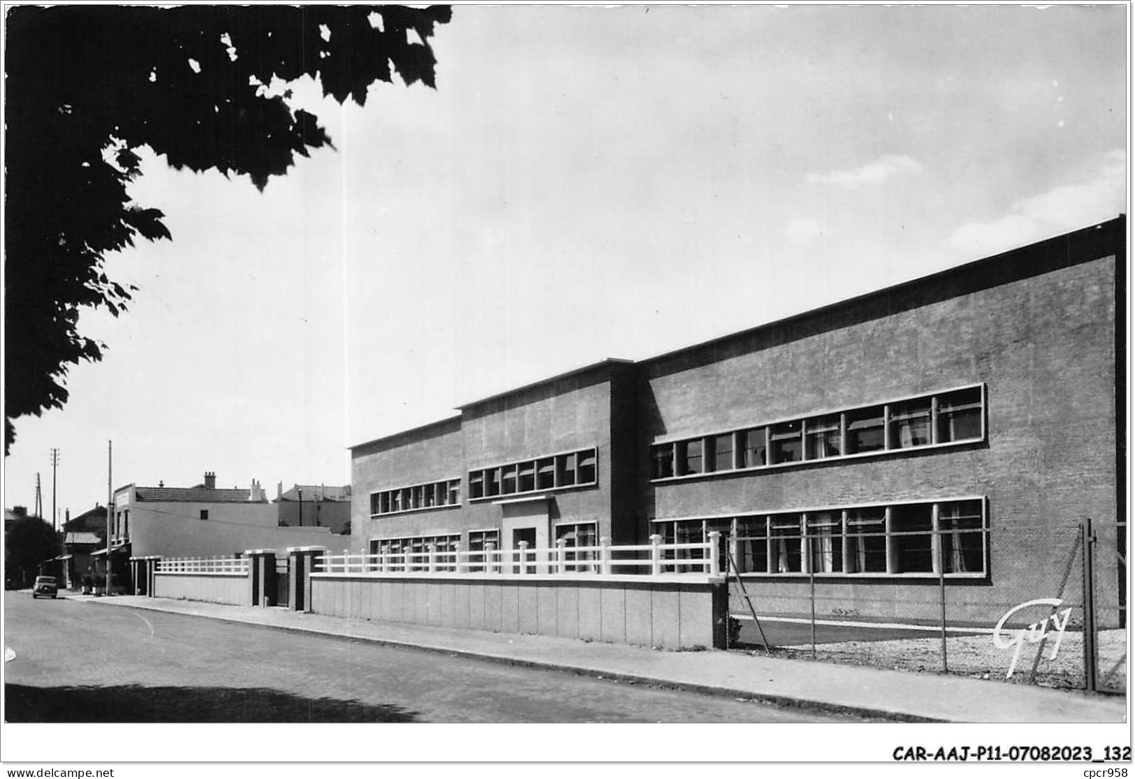 CAR-AAJP11-92-1061 - SURESNES - L'avenue Jean Jaurès à Hauteur De La Place De La Paix - Suresnes