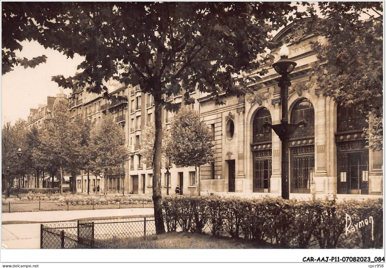 CAR-AAJP11-92-1037 - CLICHY - Les Allées Gambetta Et La Salle Municipale - Clichy